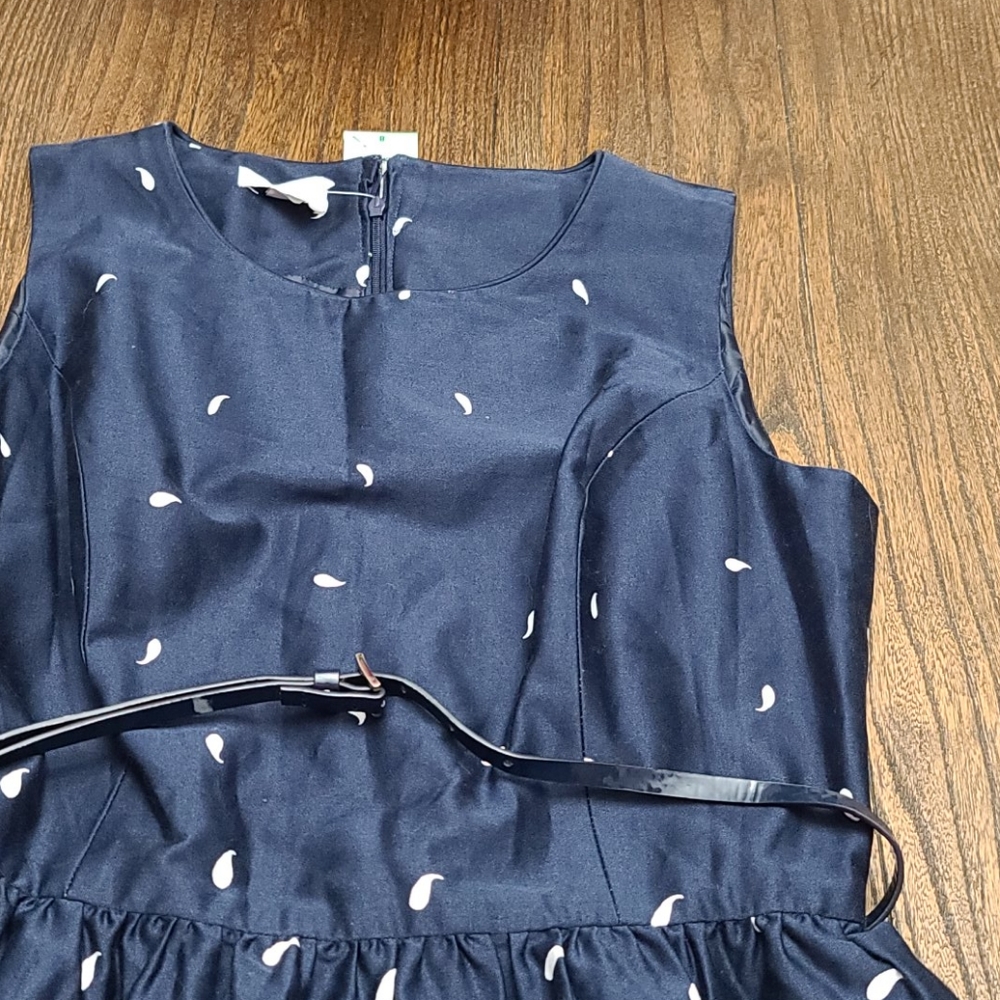 Dress - Picture 2 of 4
